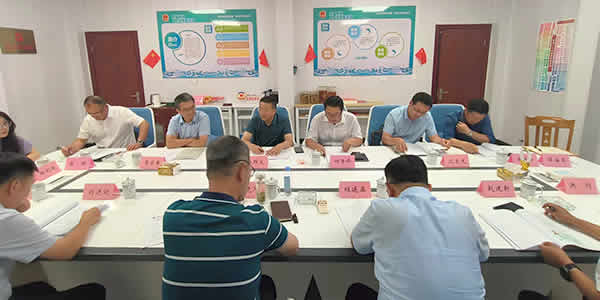 新聞=新疆察布查爾縣關(guān)縣長(zhǎng)一行蒞臨公司調(diào)研洽談合作事宜03.jpg